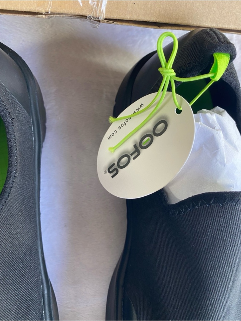 OOFOS OOmg Eezee Low Recovery Shoes Women's Size 9 Black Neon Green NIB - Picture 4 of 10